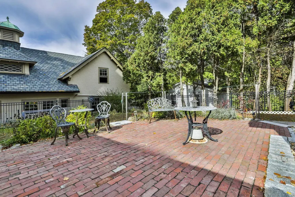 2434 Elm Street Manchester NH 03104