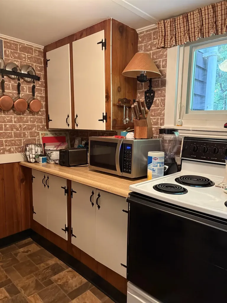 184 Hazen Street Hartford VT 05001