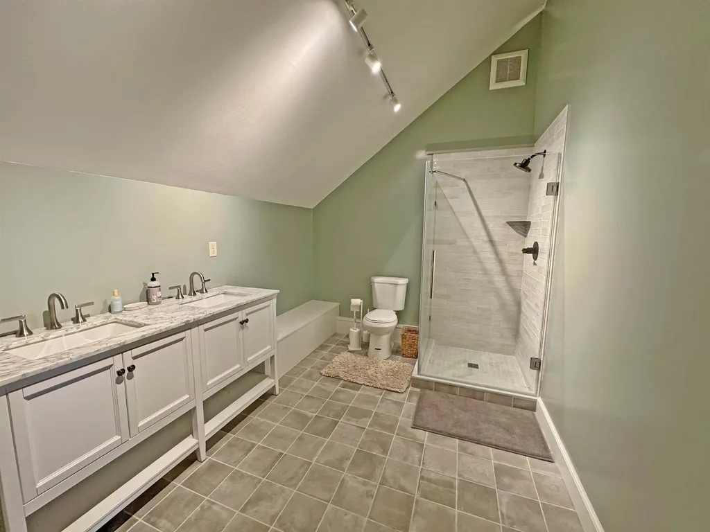 212-214 South Pine Banks Road Putney VT 05346