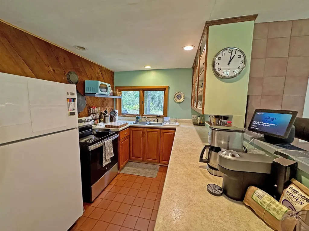 212-214 South Pine Banks Road Putney VT 05346