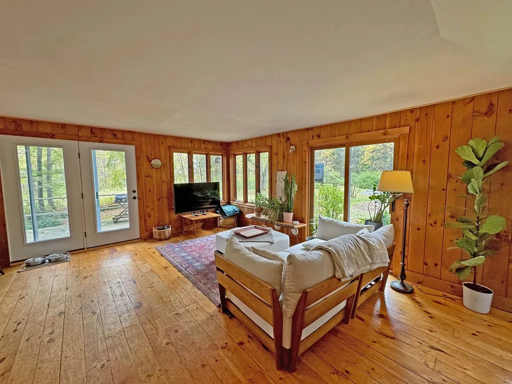 212-214 South Pine Banks Road Putney VT 05346