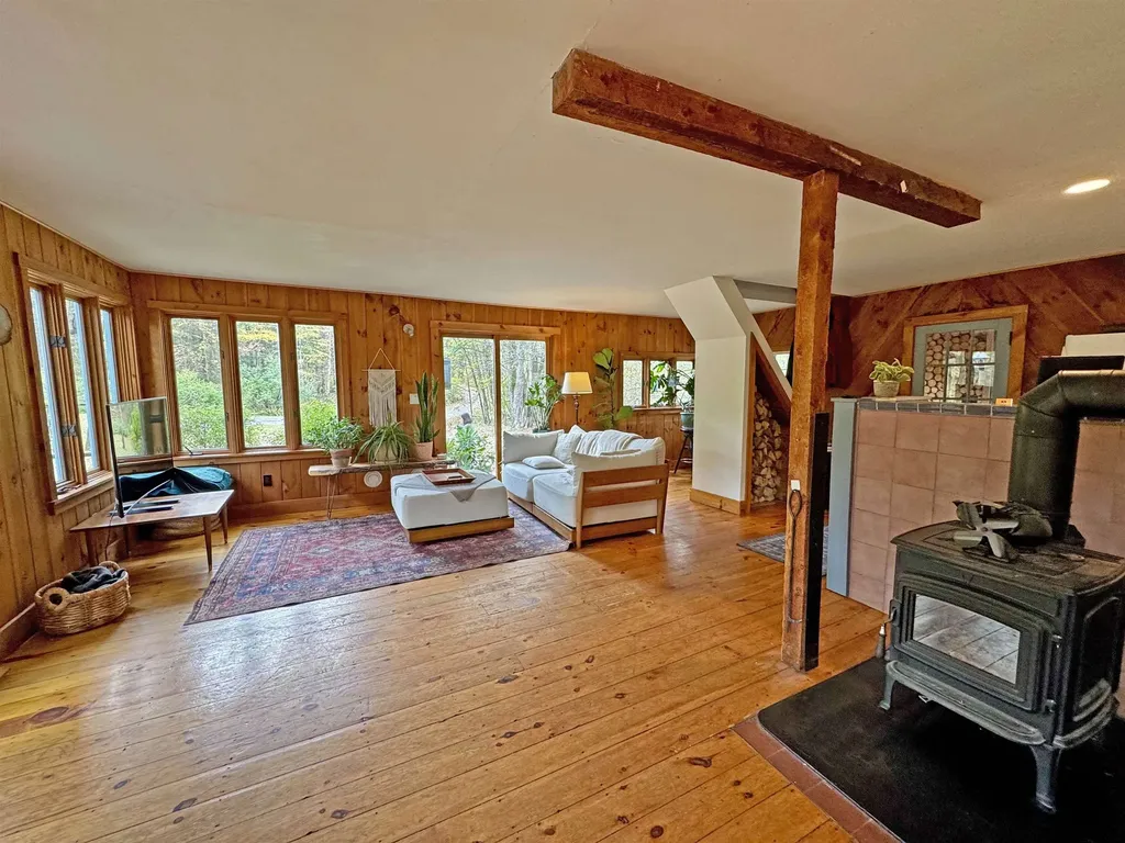 212-214 South Pine Banks Road Putney VT 05346