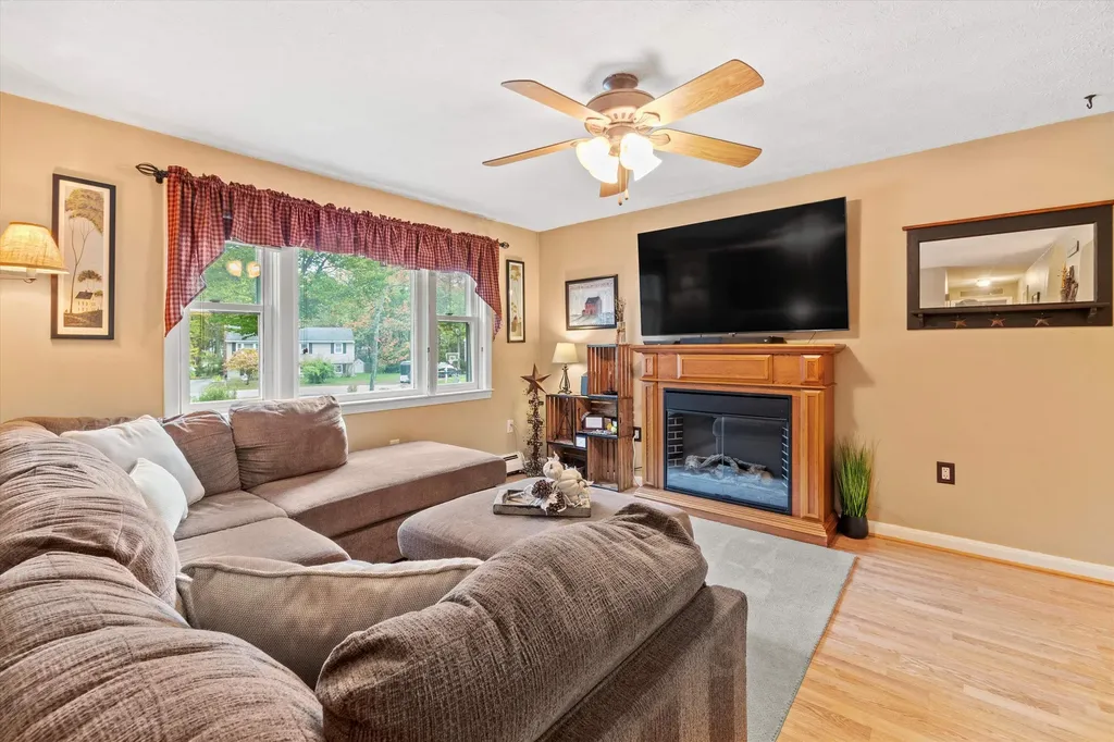 4 Columbine Place Concord NH 03303