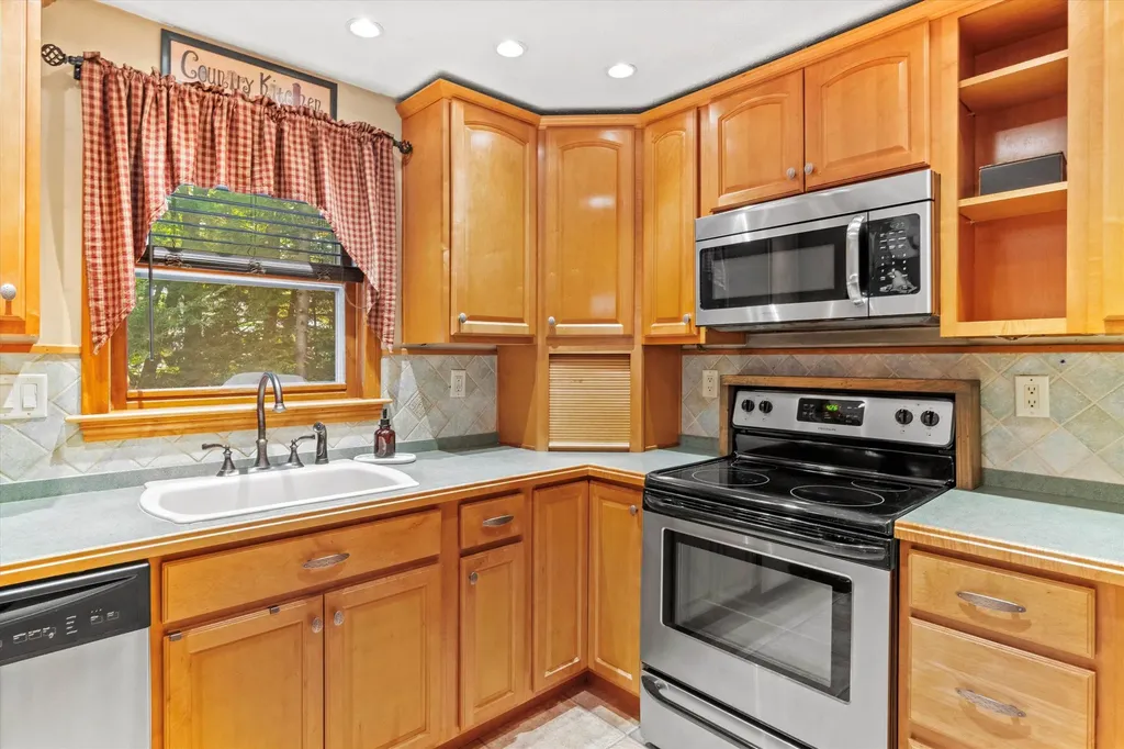 4 Columbine Place Concord NH 03303