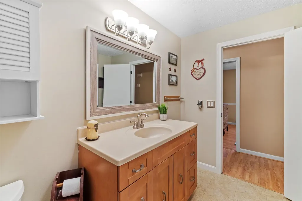 4 Columbine Place Concord NH 03303