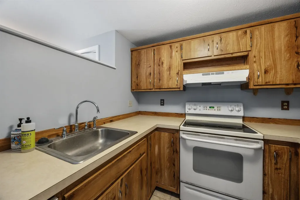 10 Winchester Court Pembroke NH 03275