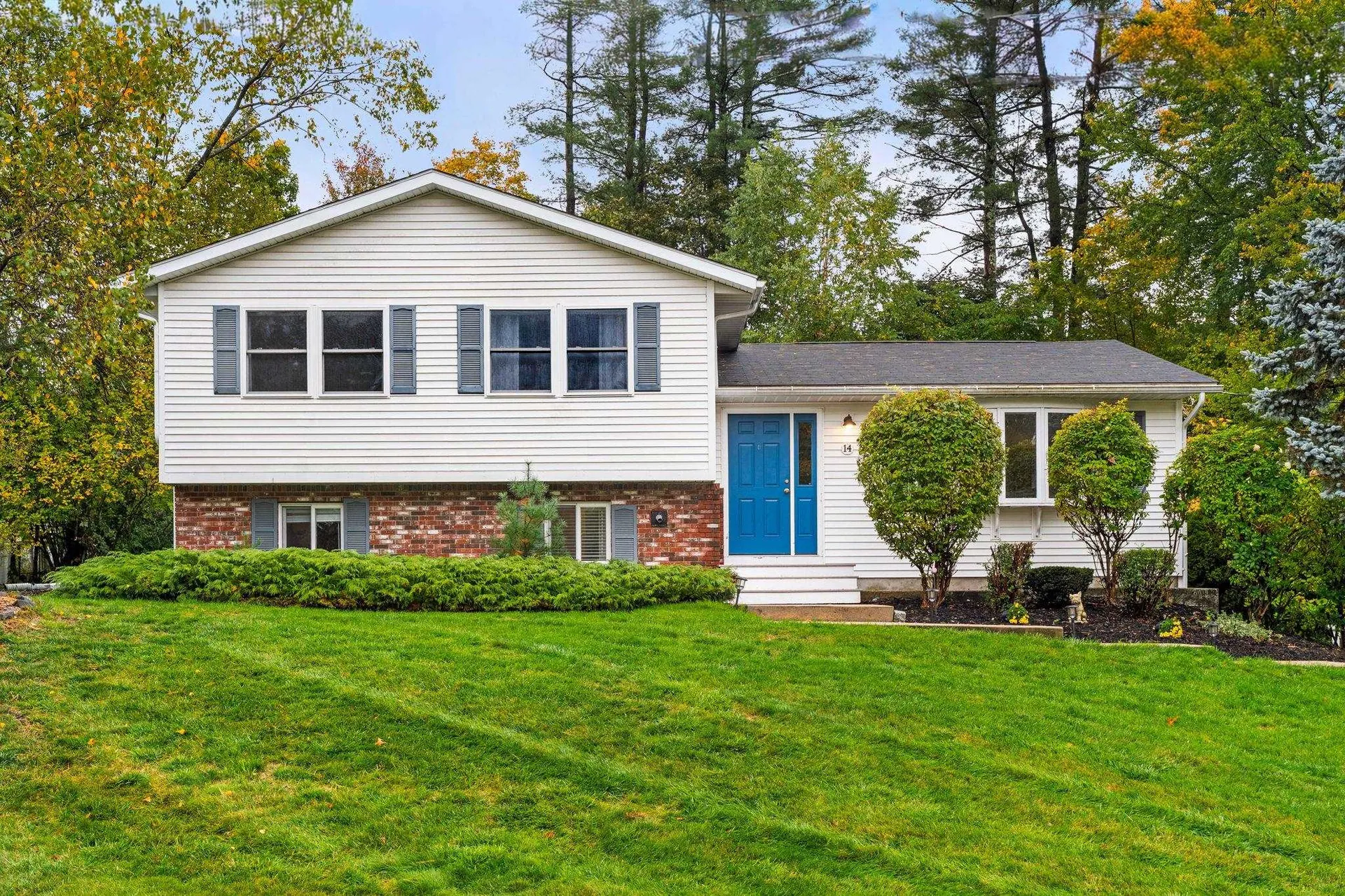 14 Sherwood Circle Salem NH 03079