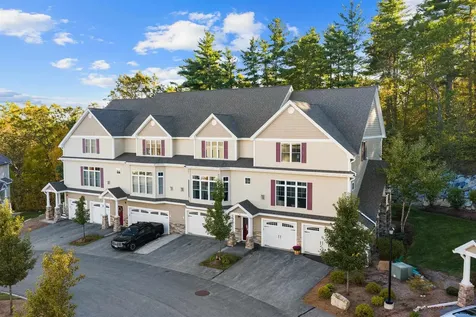 14 Manor Drive Hooksett NH 03106