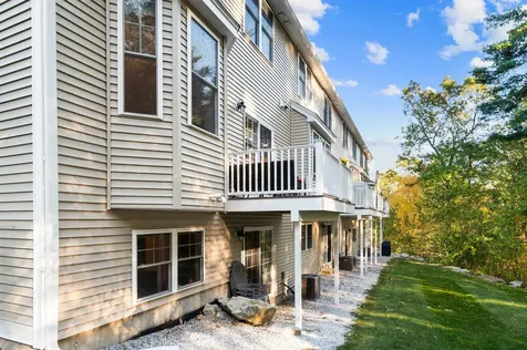 14 Manor Drive Hooksett NH 03106