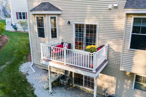 14 Manor Drive Hooksett NH 03106