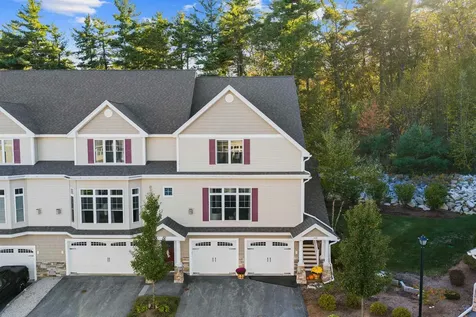 14 Manor Drive Hooksett NH 03106