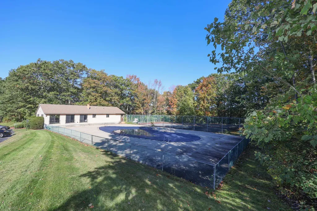 19 Country Club Drive Manchester NH 03102