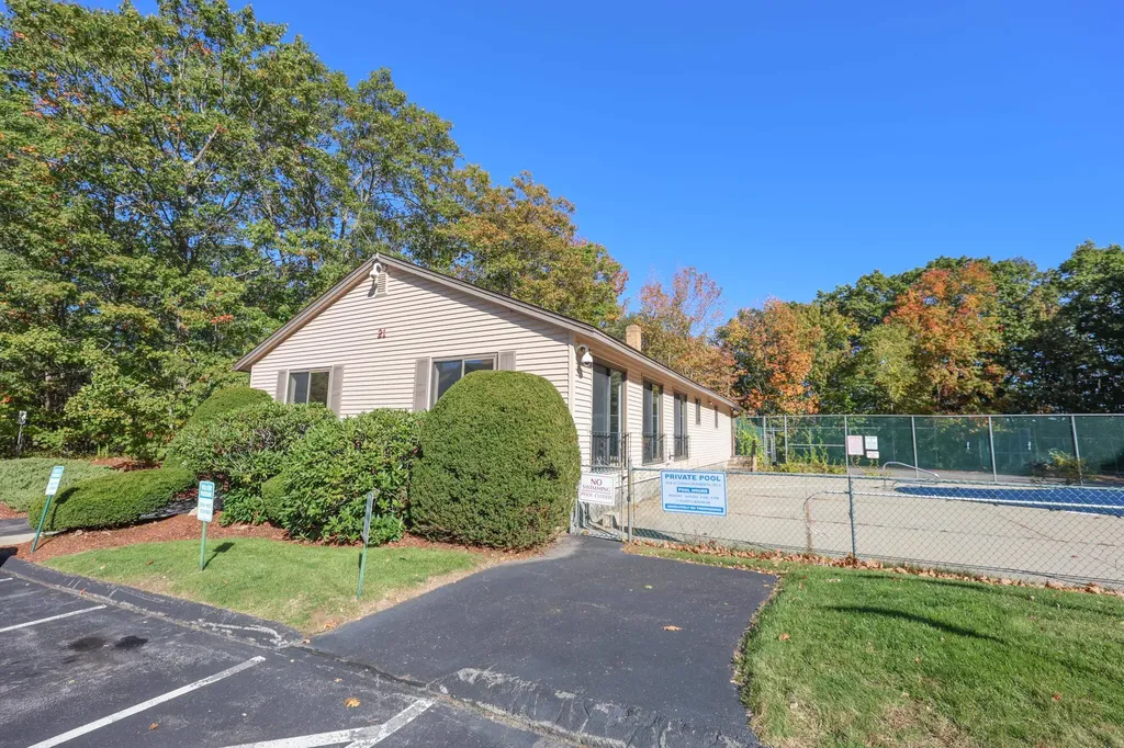 19 Country Club Drive Manchester NH 03102