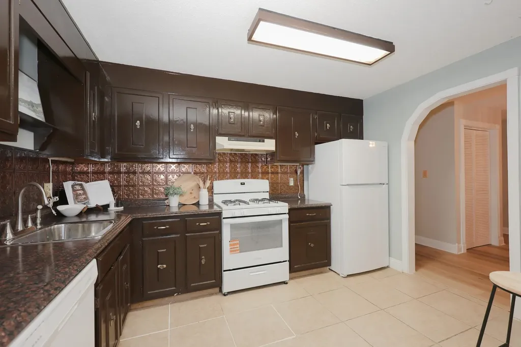 19 Country Club Drive Manchester NH 03102