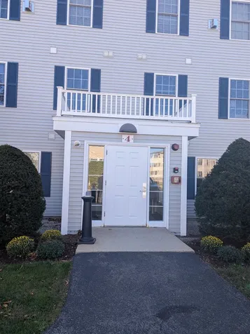 4 Crestview Drive Londonderry NH 03053