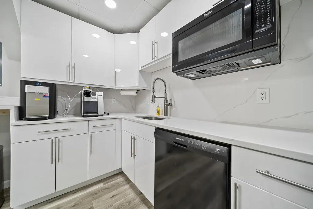 75 Gilcreast Road Londonderry NH 03053