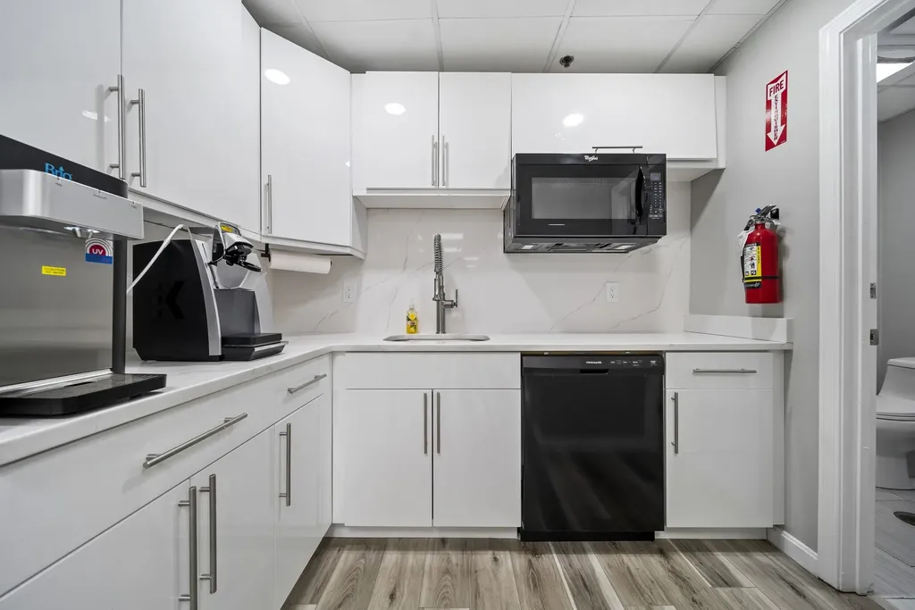 75 Gilcreast Road Londonderry NH 03053