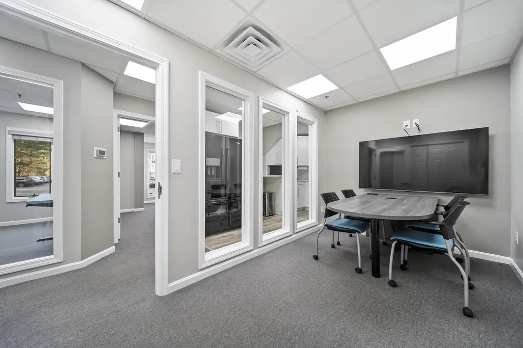 75 Gilcreast Road Londonderry NH 03053