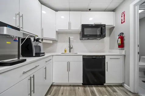 75 Gilcreast Road Londonderry NH 03053