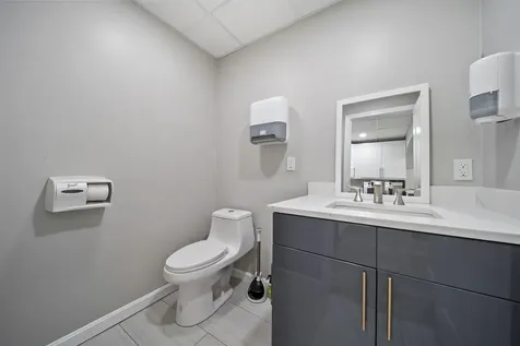 75 Gilcreast Road Londonderry NH 03053