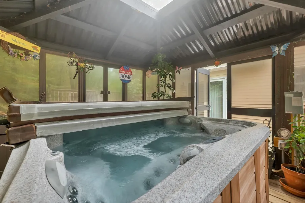 30 Del's Way Weare NH 03281