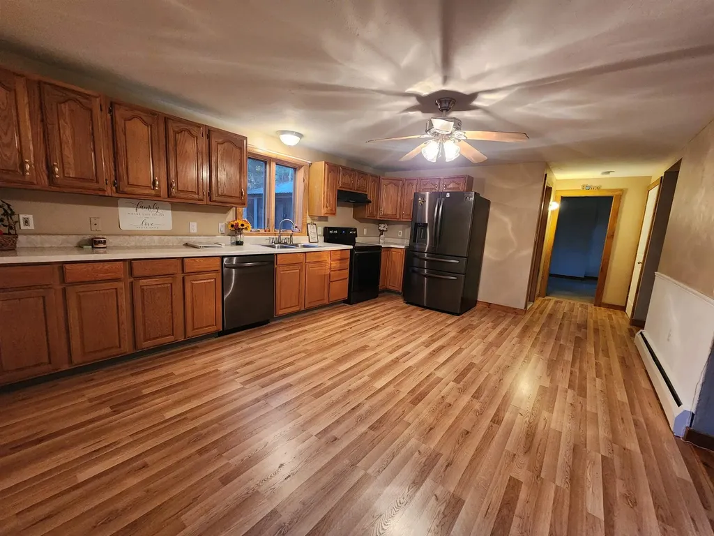 30 Del's Way Weare NH 03281