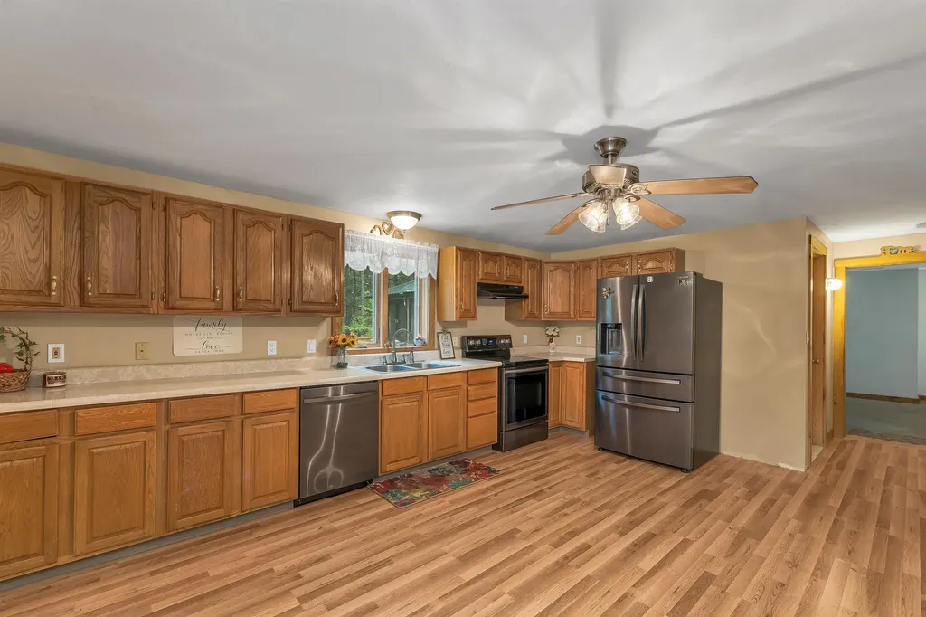 30 Del's Way Weare NH 03281