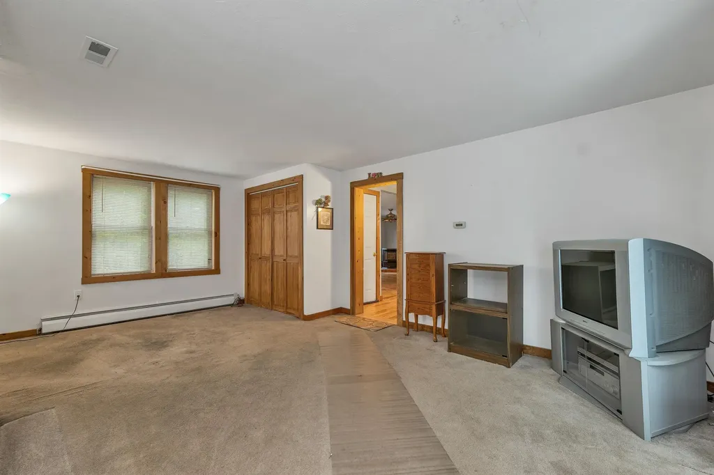 30 Del's Way Weare NH 03281