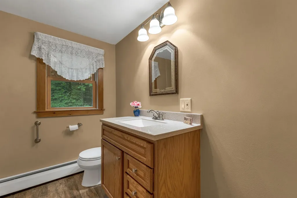 30 Del's Way Weare NH 03281