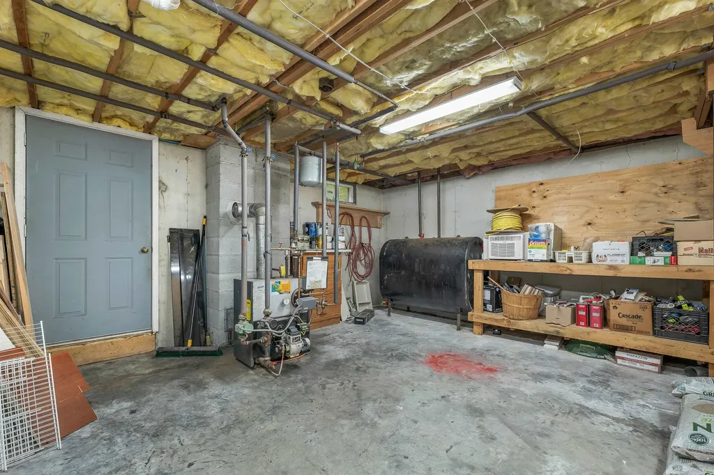 30 Del's Way Weare NH 03281