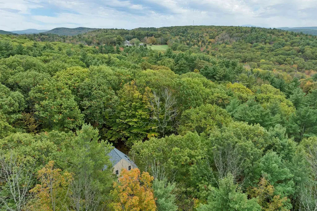 30 Del's Way Weare NH 03281