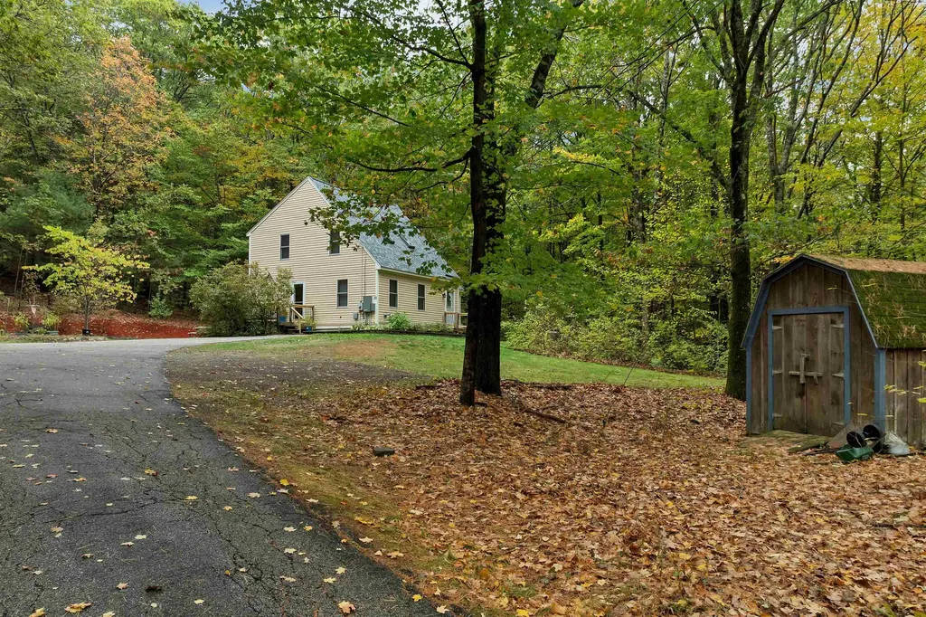 30 Del's Way Weare NH 03281