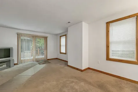 30 Del's Way Weare NH 03281