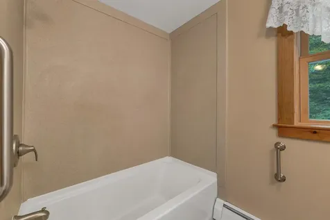 30 Del's Way Weare NH 03281