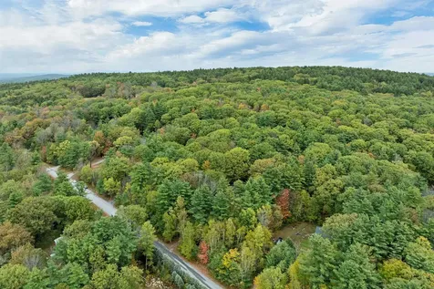 30 Del's Way Weare NH 03281