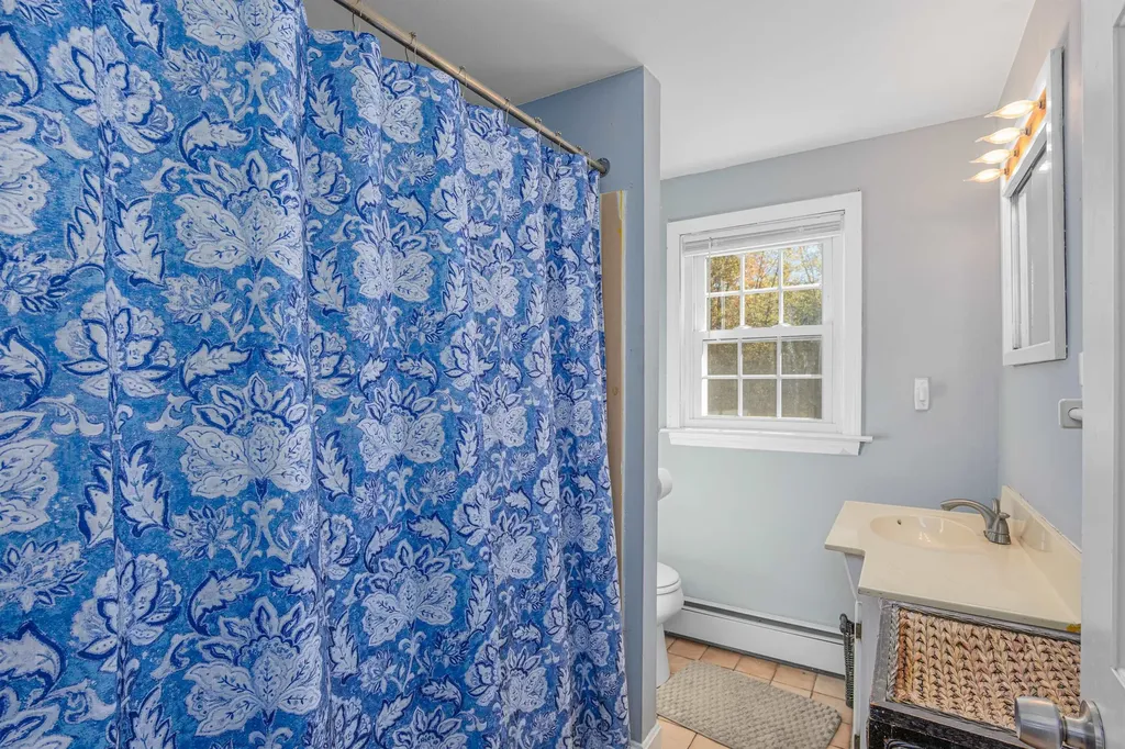 43 Maple Avenue Newton NH 03858