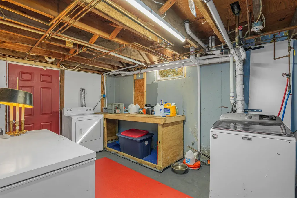 43 Maple Avenue Newton NH 03858