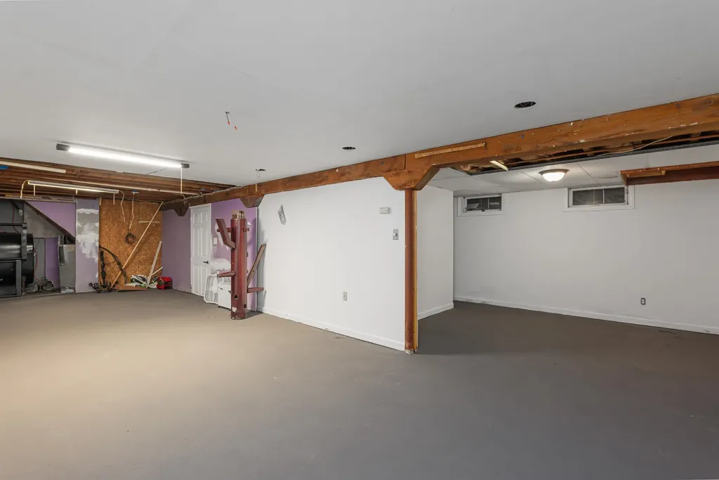 43 Maple Avenue Newton NH 03858