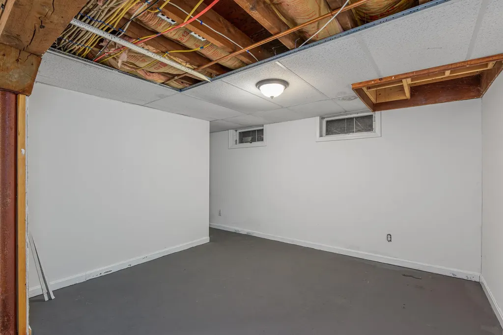 43 Maple Avenue Newton NH 03858