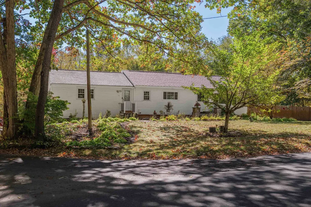 43 Maple Avenue Newton NH 03858