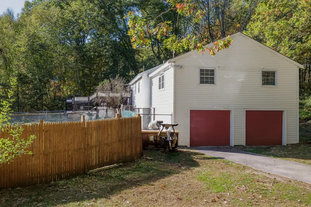 43 Maple Avenue Newton NH 03858