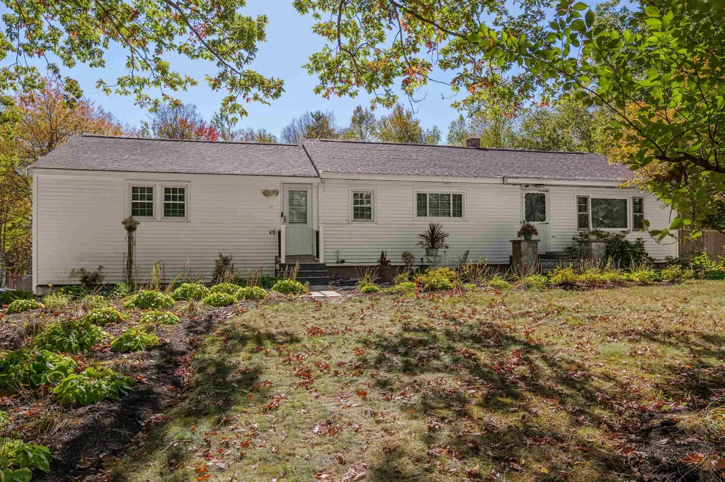 43 Maple Avenue Newton NH 03858