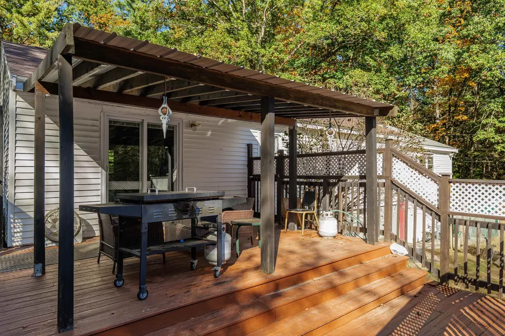 43 Maple Avenue Newton NH 03858