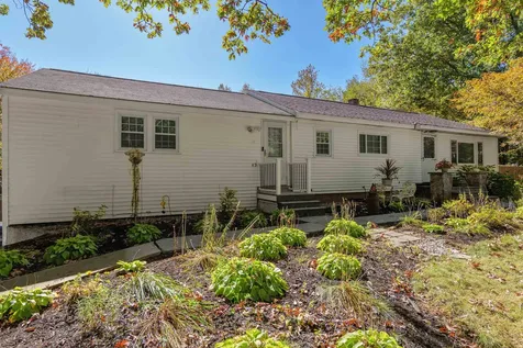 43 Maple Avenue Newton NH 03858