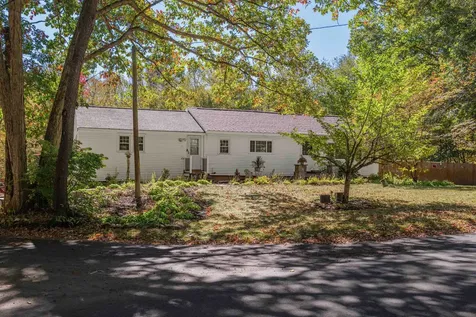 43 Maple Avenue Newton NH 03858