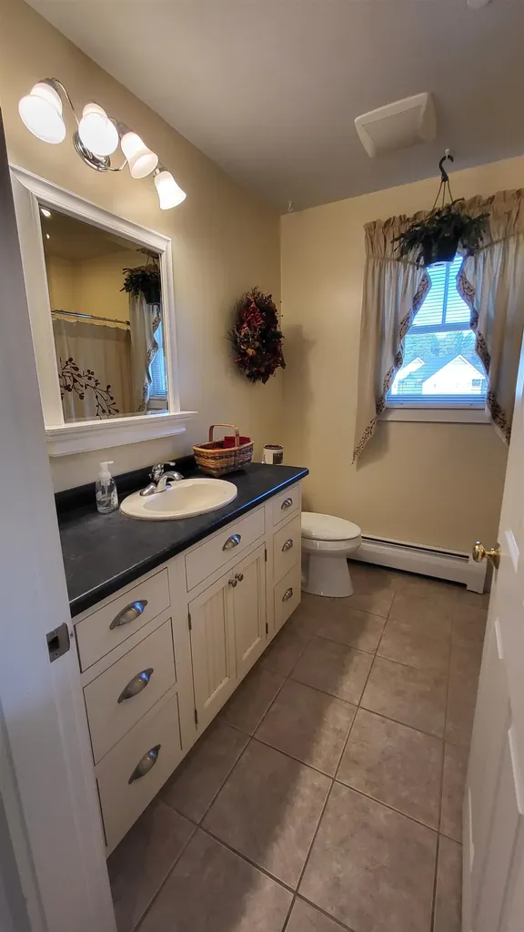 196 East Main Street Conway NH 03818