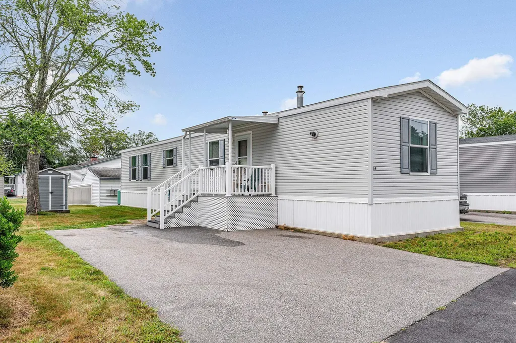 69 Caddy Drive Salem NH 03079