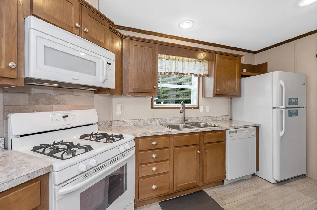 69 Caddy Drive Salem NH 03079