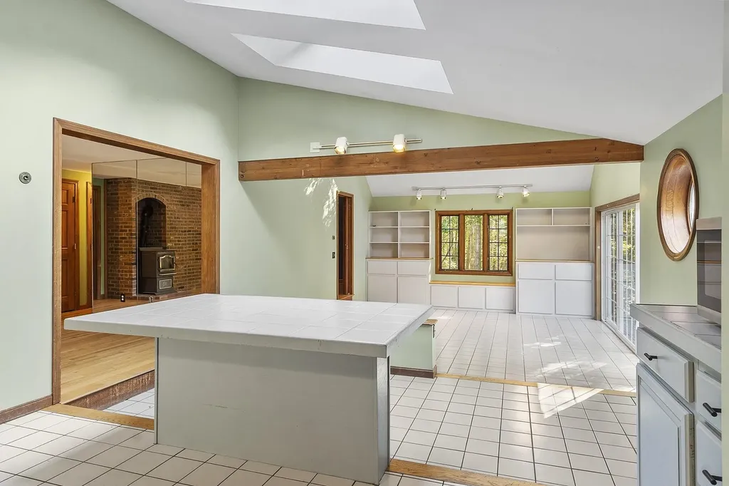 96 North Road North Hampton NH 03862