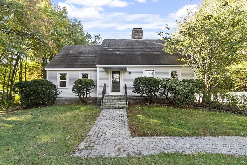 96 North Road North Hampton NH 03862